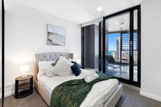 Beachfront 2BR Skyhome, Panoramic Ocean Views, 2 Pools & Gym, Meriton Ocean - 1