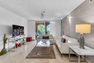 Aventura Palm Retreat 2BR Pool Gym Tennis - 9