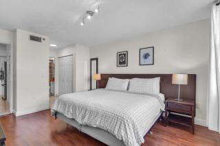 Aventura Palm Retreat 2BR Pool Gym Tennis - 5