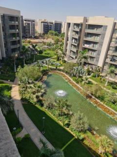 Cozy Lake-View Retreat in Privado - 3