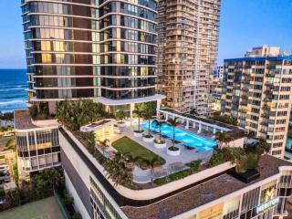 Beachfront 2BR Skyhome, Panoramic Ocean Views, 2 Pools & Gym, Meriton Ocean - 7