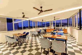 Hotel Luxury Inn - 2