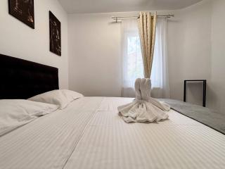 Exelis Luxury Apartment with Private Parking - 2