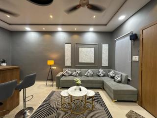Bachelors Paradise Fully Furnished 2bhk with Garden Heart of City - 0