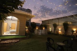 Bachelors Paradise Fully Furnished 2bhk with Garden Heart of City - 9