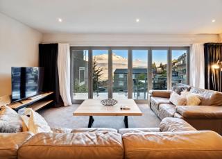 Lakefront Living - 4 Bedrm Apartmt Alpine Village - 0