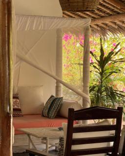Pole Pole Beach House - 4