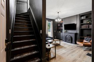 Heart of Ohio City Sleeps 8 & Fenced Yard - 8