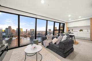 2BR Absolute Waterfront, Balcony, Parking, Pool & Gym, Docklands - 0