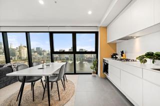 Docklands 2BR Absolute Waterfront Apt with Balcony-Parking-Pool & Gym - 6