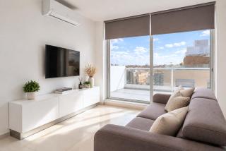 BnBNova - 2BR Penthouse St Julian's - Sea Views & Terrace - 9