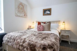 Belmont House - 4 bed, ensuites, private parking - 5