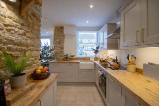 Belmont House - 4 bed, ensuites, private parking - 6