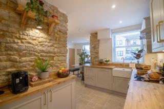 Belmont House - 4 bed, ensuites, private parking - 3