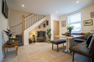 Belmont House - 4 bed, ensuites, private parking - 0