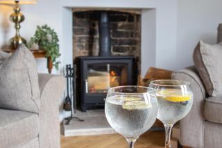 Belmont House - 4 bed, ensuites, private parking - 1