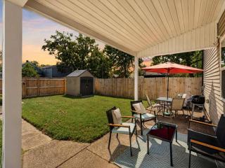 Vibrant Taylor Blvd home near Downtown Louisville - 0