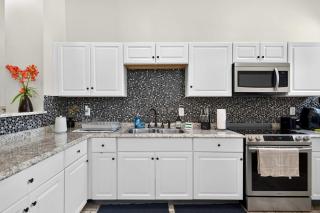 Vibrant Taylor Blvd home near Downtown Louisville - 3