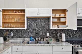 Vibrant Taylor Blvd home near Downtown Louisville - 2