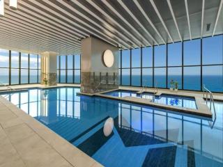 Ocean Views Lvl 46 - 2BR skyhome - 2 Pools, Gym - beachfront - 4