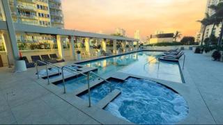 Ocean Views Lvl 46 - 2BR skyhome - 2 Pools, Gym - beachfront - 1