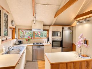 Queen's Garden Mountain view Holiday home - 3