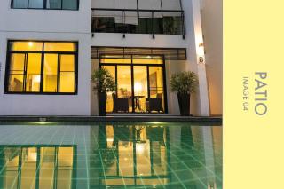 Pool Access 2 BDR Stylish Condo - 6
