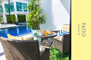Pool Access 2 BDR Stylish Condo - 7