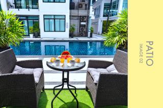 Pool Access 2 BDR Stylish Condo - 8