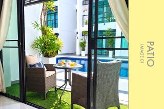 Pool Access 2 BDR Stylish Condo - 9