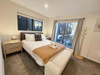 Cosy and Central Family Home - 2