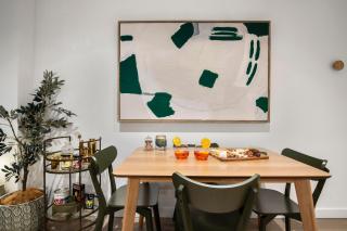 27th on Little Lonsdale 1 Bed 1 Bath Retreat for 2 - 3