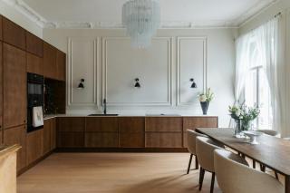 Stucco and high ceilings near Uranienborg Church - Oslo - 8