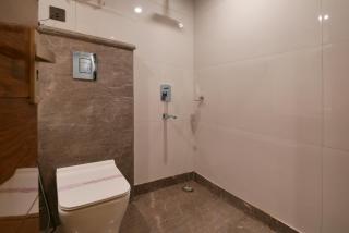 Hotel Blue By Nest Roomz - 1