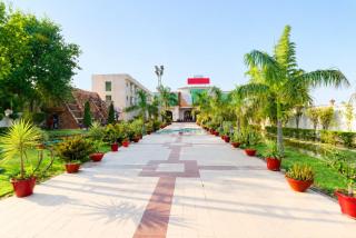 Sangam Hotel And Resort - 3