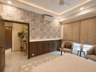 Modern 2 BHK with BBQ Rooftop and Guest Support - 7