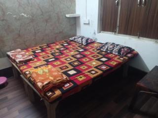 Shri Bankey Bihari Yatri Niwas Homestay l Pandit Rambabu Gautam Ji Dharmshala तीर्थपुरोहित श्री धाम वृन्दावन l 3 minute walking to Bankey Bihari Temple l AC and Non AC room Available - 8