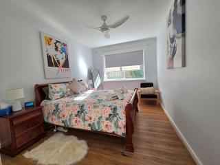 Unwind in style only 7km from CBD - 1