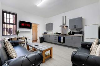 Ground-Floor 2BR Newcastle Retreat Sleeps 4 - 0