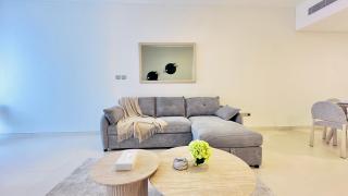 Stylish 2BR with Workspace & City Views - 2