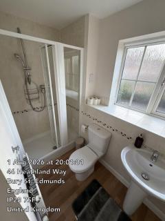 6BR Elegant Home in Mildenhall Perfect for Large Groups - 6