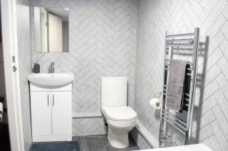 Modern & Spacious Home in West Yorkshire-Sleeps 11 - 8