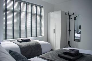 Modern & Spacious Home in West Yorkshire-Sleeps 11 - 3