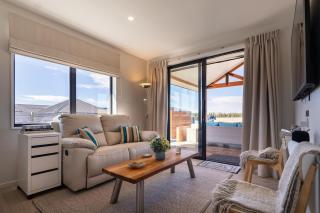 Sky Peaks Luxury Suite - Sleeps 2 Fire Pit Deck E-Bike Friendly - 9