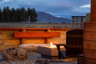 Sky Peaks Luxury Suite - Sleeps 2 Fire Pit Deck E-Bike Friendly - 1