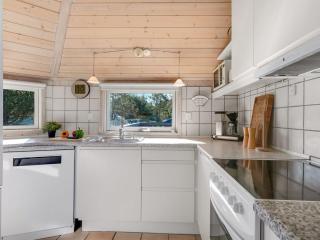 Holiday Home Ansine - 1-2km from the sea by Interhome - 5