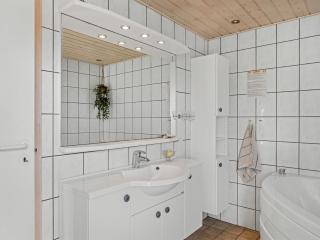 Holiday Home Loryleimis - 300m from the sea by Interhome - 3