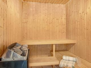 Holiday Home Gladis - 900m from the sea by Interhome - 2