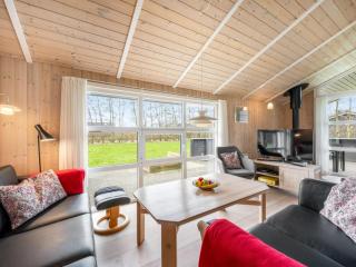 Holiday Home Tinka - 1-2km to the fjord by Interhome - 4