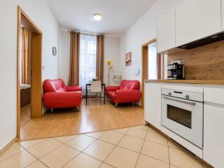 Spacious 2-Bedroom Apartment in City Center 80 m - 2